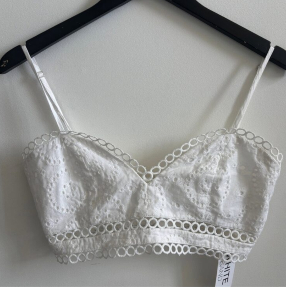NWT White Sand Eyelet Crop Top | Medium (small fitting)